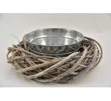 Gevlochten krans grey-wash met zinkschaal D25 H6,5cm