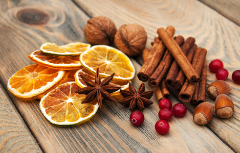 Noten, fruit en dennenappels