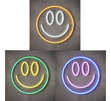 Neon light smiley oranje blauw groen 3 assorti led adapter included - b2xd33cm