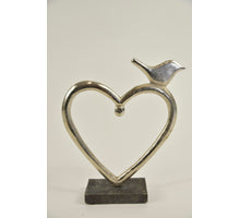 Aluminium hart met vogel op mangohouten voet 18x5x23cm