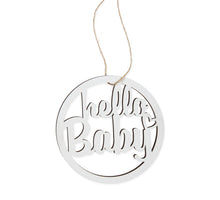 Zakje á 8 Houten hanger ''hello baby'' wit 9cm