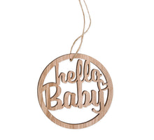 Zakje á 8 Houten hanger ''hello baby'' naturel 9cm