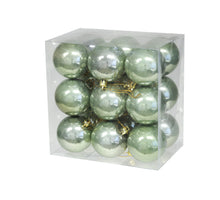 cb. 18 plastic balls green opal 58mm
