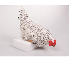 Kip Poly Met Metalen Staart Zit Op Rand 28x14x24 cm