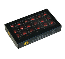 w/b. 24 glassballs/cap dark red combi 25 mm