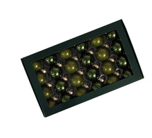 w/b. 48 glassballs/cap pine opal 40 mm