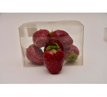 cb. 6 strawberries red 5.5 cm