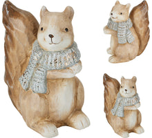 EEKHOORN MET SJAAL AARDEWERK 11X7X14CM 2 ASSORTIE
