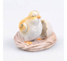 KUIKENTJE OP NEST M/GEBROKEN EI (KUIKENTJE IS 9 CM)
