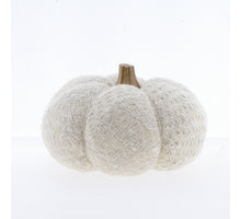 Stoffen pompoen in crewel-stijl met houten steel 12x10cm Ecru