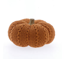 Stoffen pompoen in crewel-stijl met houten steel 12x10cm Orange