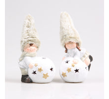 JONGEN EN MEISJE OP SNEEUWBAL GROEN 25 CM AARDEWERK ASSORTIE - PER STUK