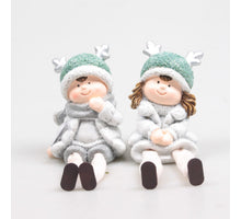 NOA & MILAN WITH DANGLING LEGS GREEN POLYRESIN 9X6.5X11.5 CM - PER STUK
