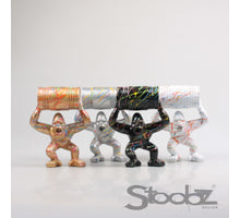 GORILLA W/OIL BARREL STOOBZ 4 ASS B/W/B/G SPRAY 21 CM