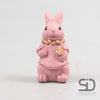 KONIJN MET BLOEM 7.7X6.3X14.5 CM PINK FUCHSIA CEMENT