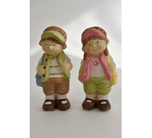 Kind met staand 2 assortie 7,5x6x16cm keramiek Groen en Roze