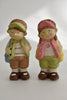 Kind met staand 2 assortie 7,5x6x16cm keramiek Groen en Roze